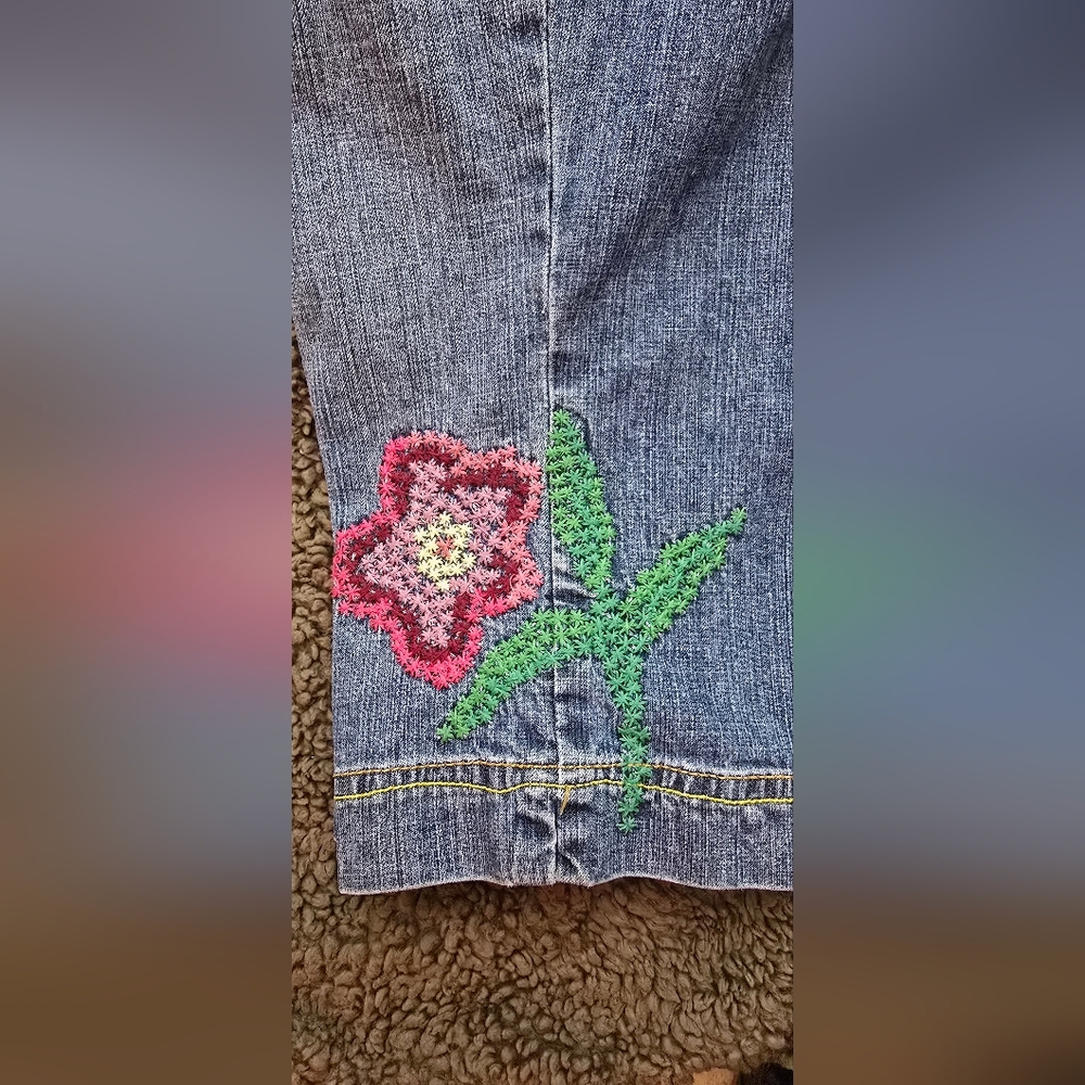 Tommy Hilfiger Blue Denim Capri Embroidered Jeans - Picture 11 of 11